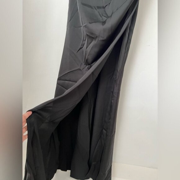 Azazie - Mero Black Sheath Pleated Metallic Satin Dress -Black. Size:A10. (1613) - Picture 14 of 16